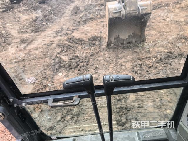 后窗玻璃角標（駕駛室部分）