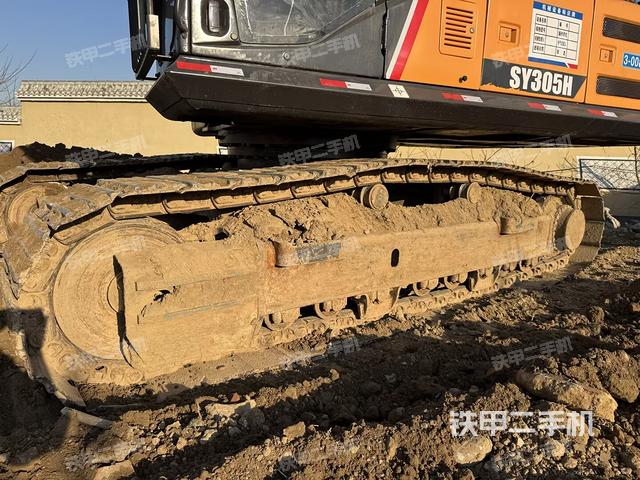 驾驶室顶部（整机外观）