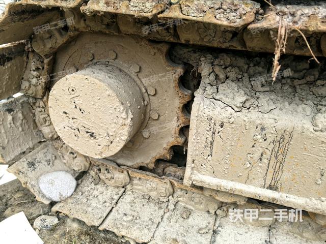 右驅(qū)動輪（行走機構(gòu)）