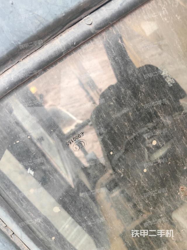 后窗玻璃角标（驾驶室部分）