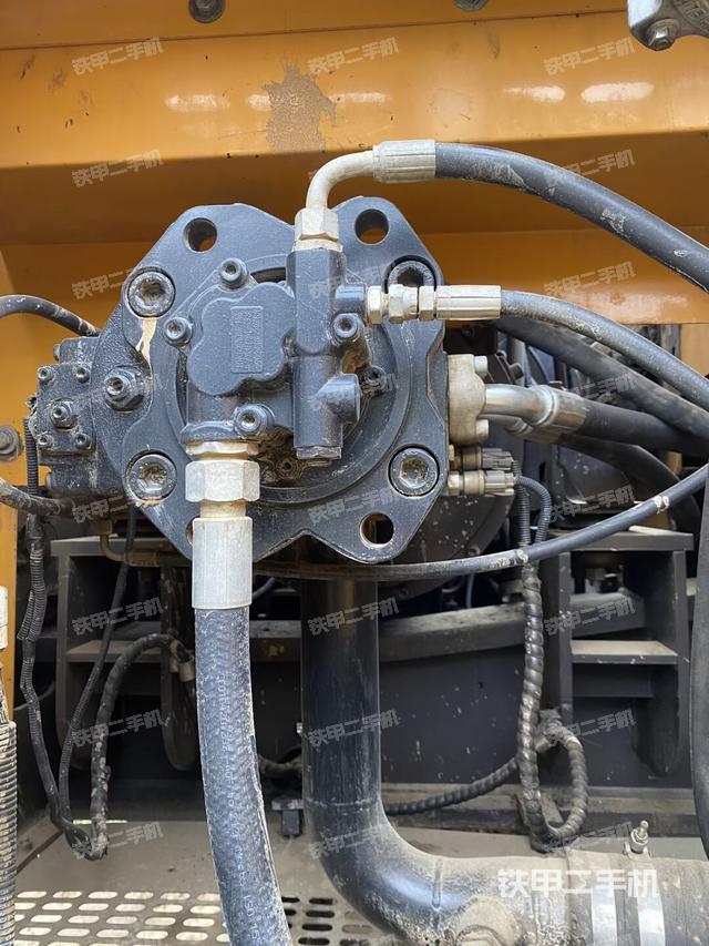 液壓泵艙室正面整體（整機(jī)外觀）