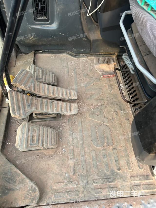 座椅右侧控制台/钥匙门/油门/含右手柄（驾驶室部分）