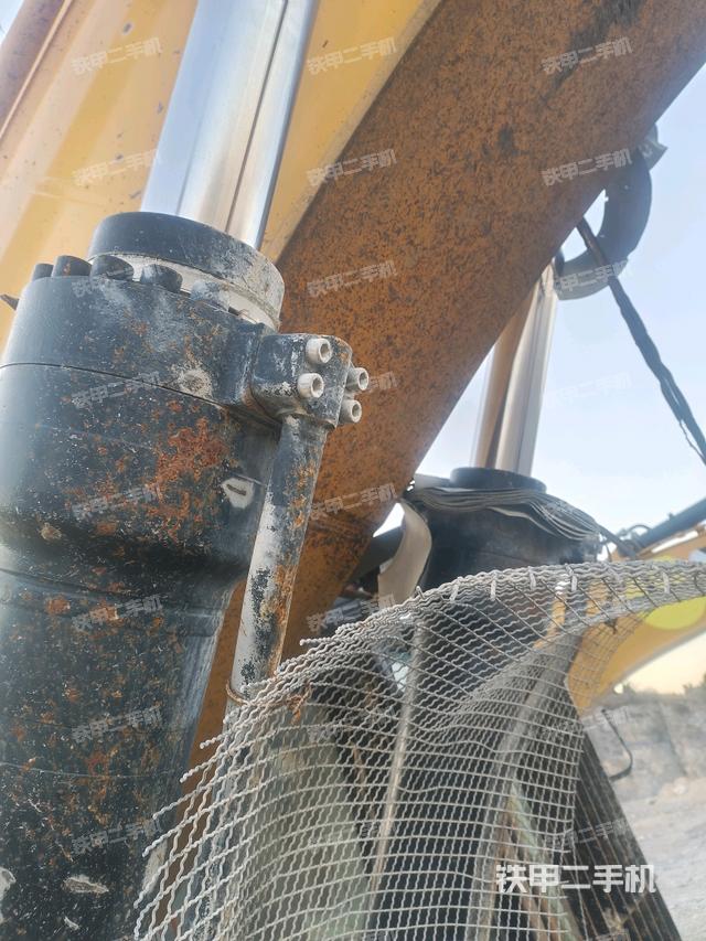 大臂油缸整體?豎拍（工作和回轉(zhuǎn)裝置）