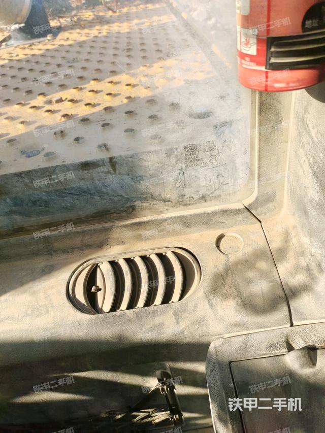 后窗玻璃角标（驾驶室部分）