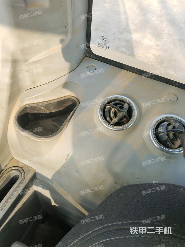 后窗玻璃角标（驾驶室部分）