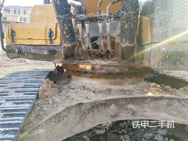 轉(zhuǎn)盤和下車架正前（工作和回轉(zhuǎn)裝置）