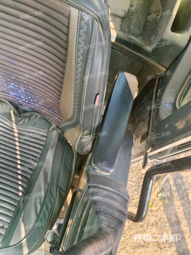 座椅左侧控制台/音响/含左手柄（驾驶室部分）