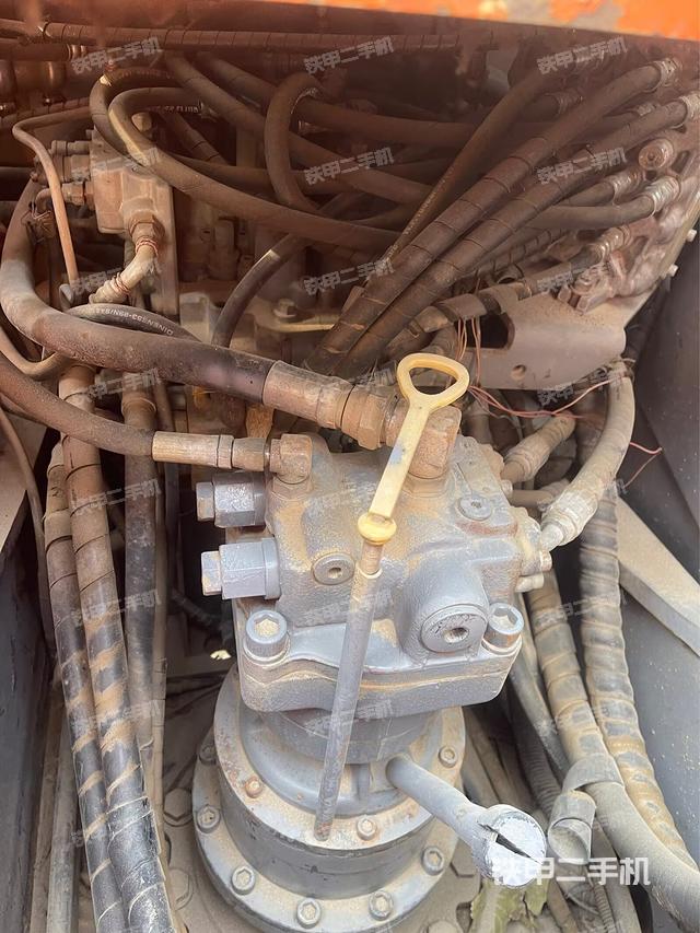 回转马达和主控阀（整机外观）