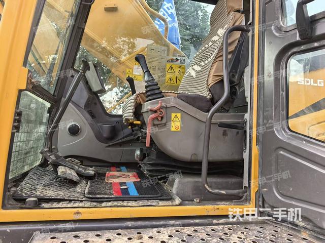 驾驶室整体（整机外观）