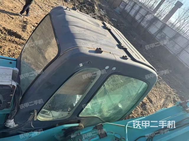 驾驶室顶部（整机外观）