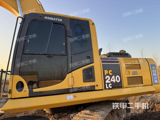 驾驶室顶部（整机外观）