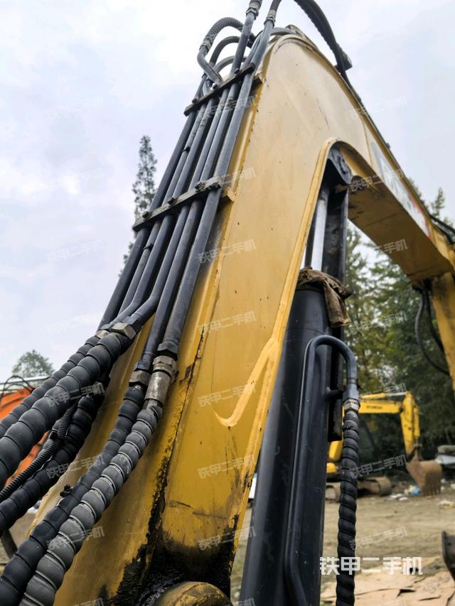 大臂背部俯視（工作和回轉(zhuǎn)裝置）