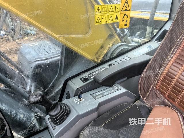 座椅右側(cè)控制臺/鑰匙門/油門/含右手柄（駕駛室部分）