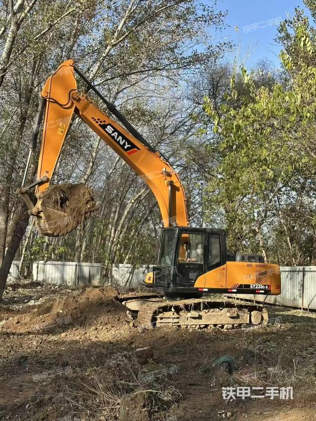 三一重工SY235C挖掘机