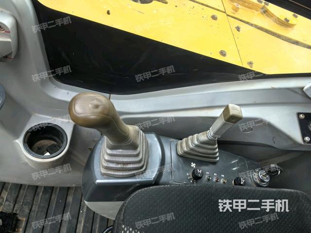 座椅右側(cè)控制臺/鑰匙門/油門/含右手柄（駕駛室部分）