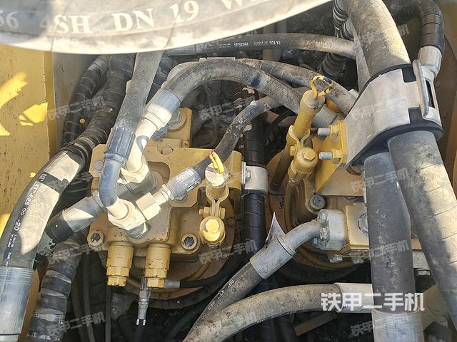 回轉(zhuǎn)馬達(dá)和主控閥（整機(jī)外觀）