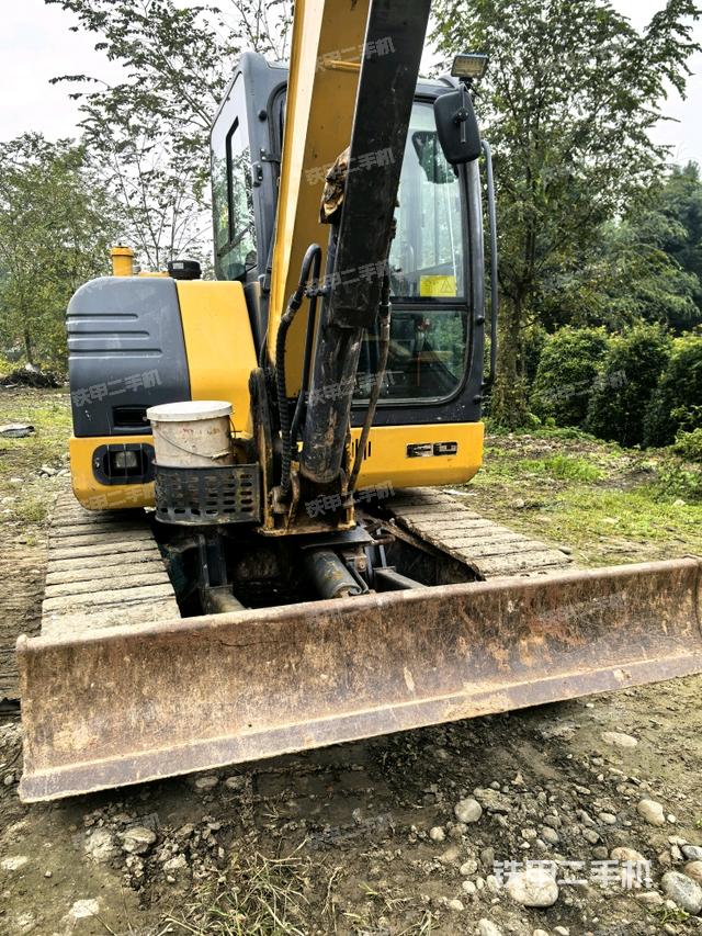 轉(zhuǎn)盤和下車架正前（工作和回轉(zhuǎn)裝置）