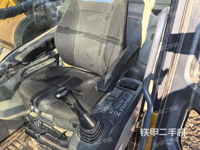 座椅右侧控制台/钥匙门/油门/含右手柄（驾驶室部分）