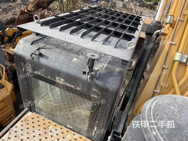 驾驶室顶部（整机外观）