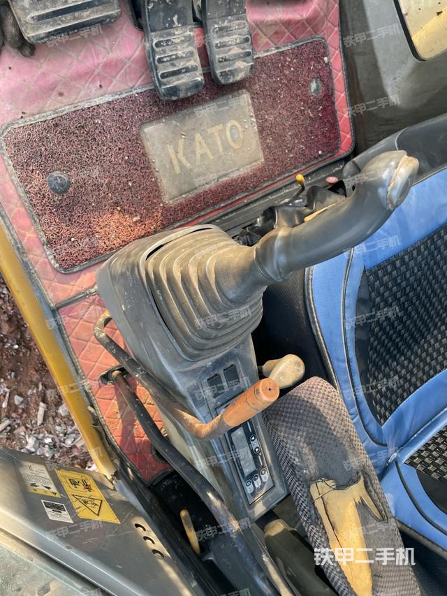 后窗玻璃角标（驾驶室部分）