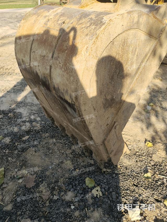 鏟斗右后整體（工作和回轉(zhuǎn)裝置）