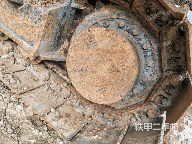 右驱动轮（行走机构）