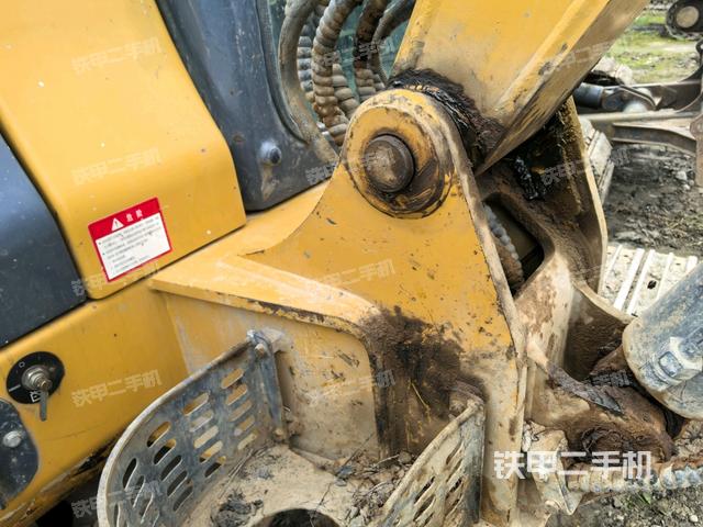 大臂根部?斜（工作和回轉(zhuǎn)裝置）