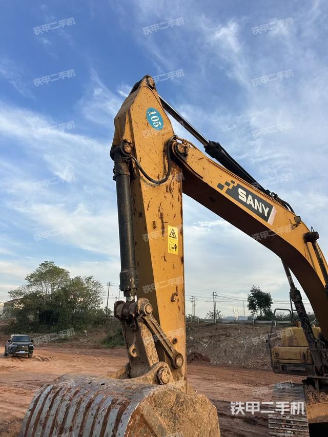 小臂整体左后（工作和回转装置）