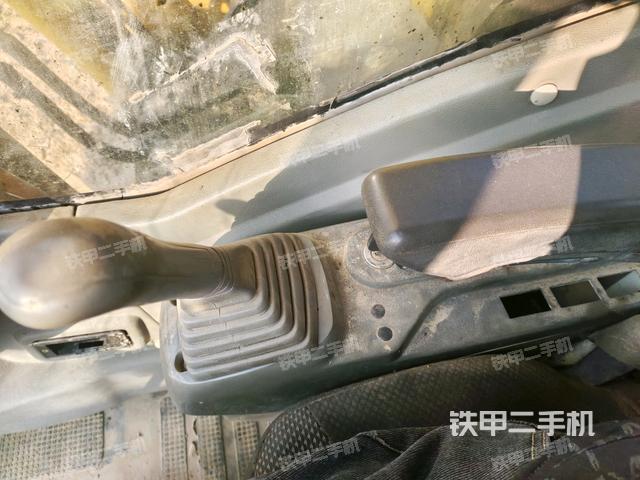 座椅右側(cè)控制臺/鑰匙門/油門/含右手柄（駕駛室部分）