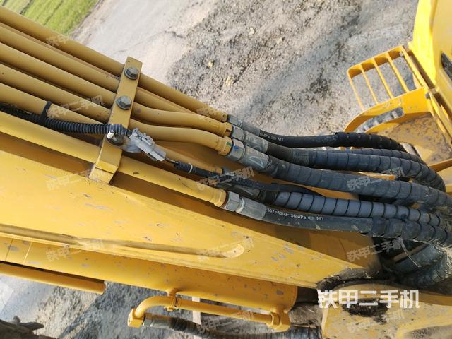 大臂背部俯視（工作和回轉(zhuǎn)裝置）