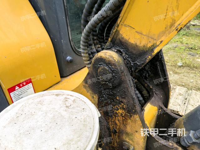 大臂根部?斜（工作和回轉(zhuǎn)裝置）