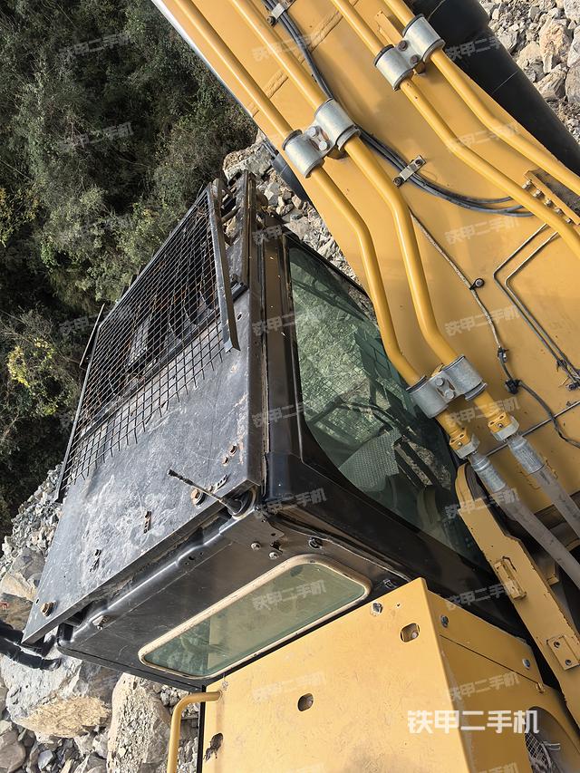 驾驶室顶部（整机外观）