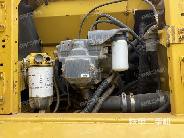 液壓泵艙室正面整體（整機(jī)外觀）