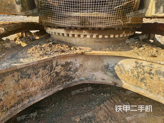 转盘和下车架正前（工作和回转装置）