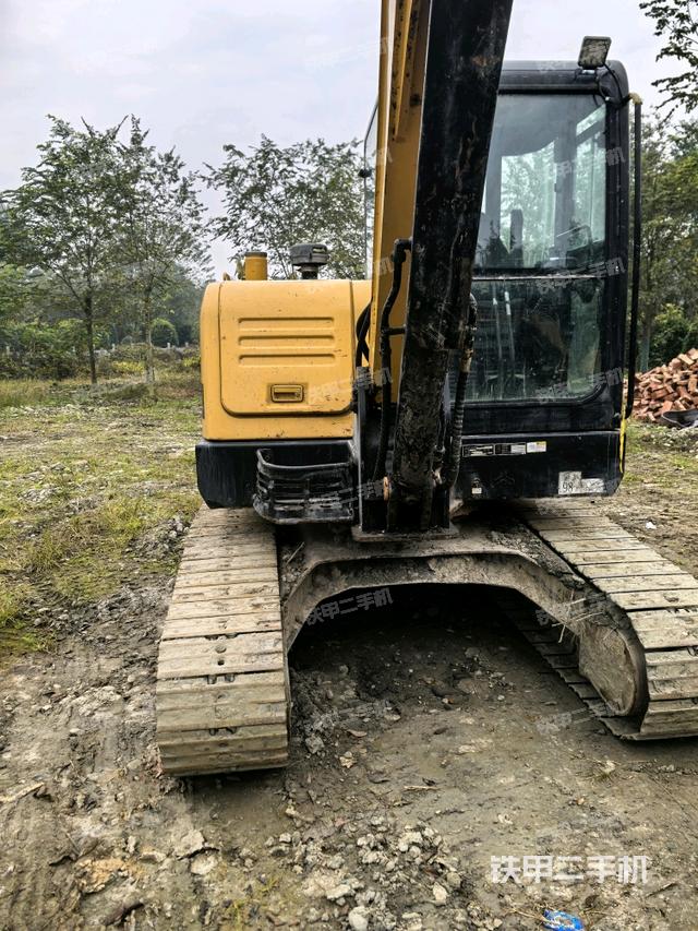 轉(zhuǎn)盤和下車架正前（工作和回轉(zhuǎn)裝置）