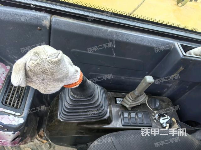 座椅右側控制臺/鑰匙門/油門/含右手柄（駕駛室部分）