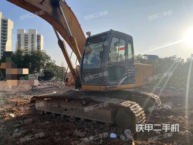 加藤HD820R挖掘机