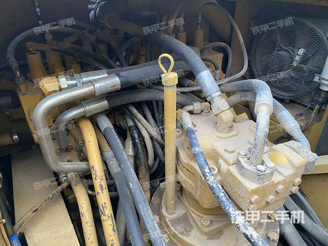 回轉馬達和主控閥（整機外觀）