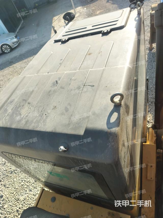 駕駛室頂部（整機外觀）