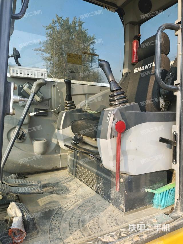 ?駕駛室正側(cè)（駕駛室部分）