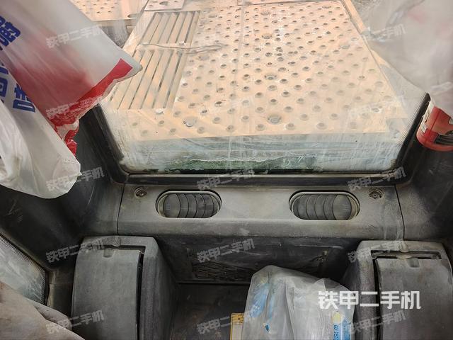 后窗玻璃角标（驾驶室部分）