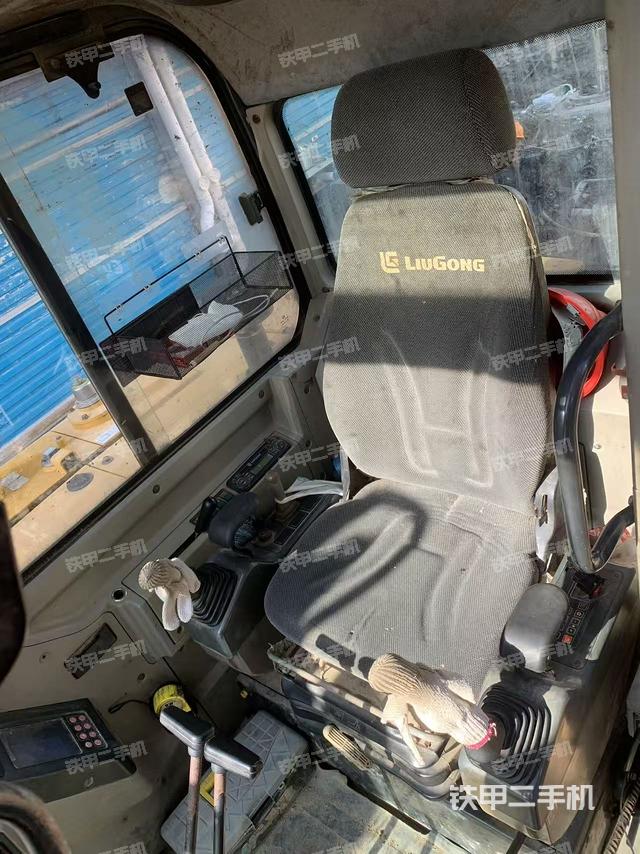 驾驶室整体（整机外观）