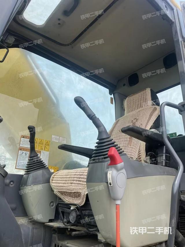 驾驶室整体（整机外观）