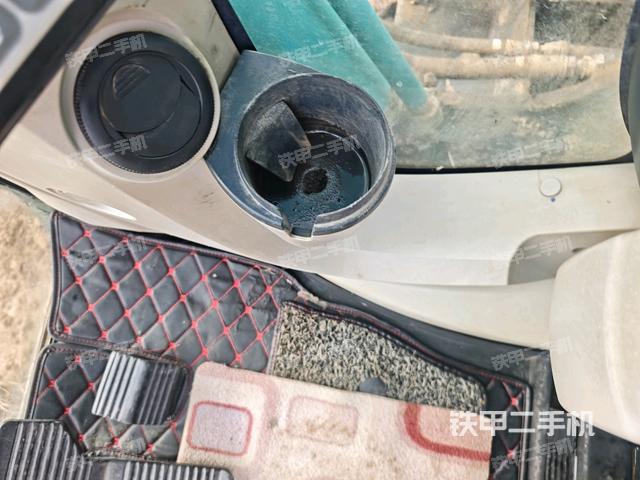 座椅右侧控制台/钥匙门/油门/含右手柄（驾驶室部分）