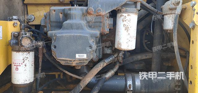 液压泵舱室正面整体（整机外观）