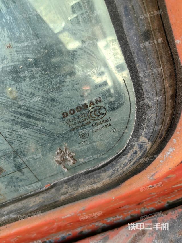 后窗玻璃角标（驾驶室部分）