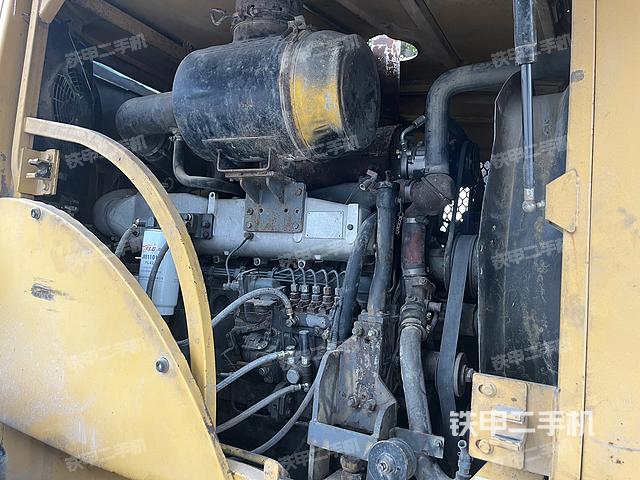 发动机右侧（整机外观及大件）