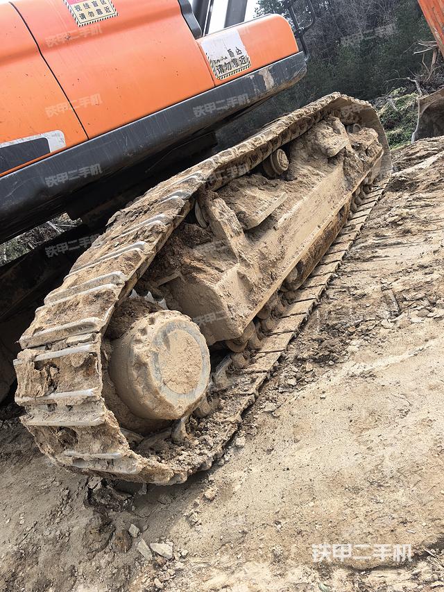 單側(cè)履帶整體（整機(jī)外觀）