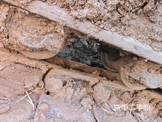 右驱动轮（行走机构）