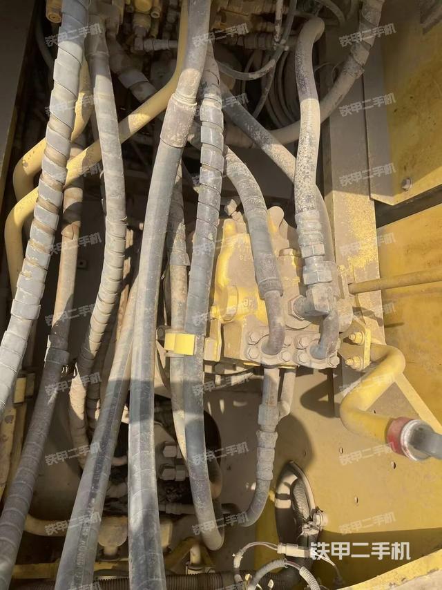 回转马达和主控阀（整机外观）